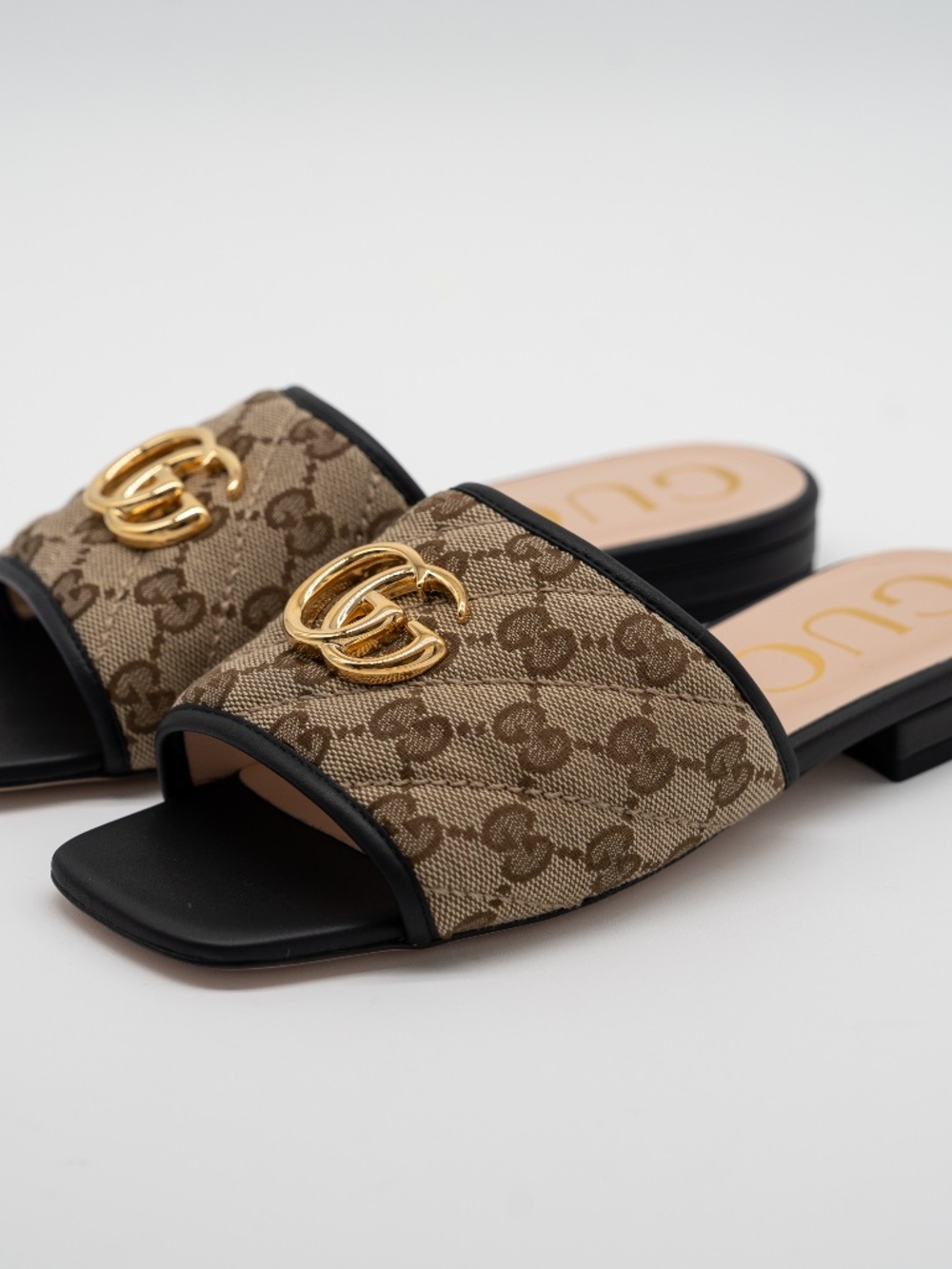 Gucci Matelasse Slide Sandals GG Canvas Beige Womens size 35 5 US
